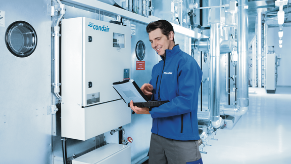 Technician configures a Condair humidity control system